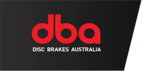 Logo DBA Freins à Disque Australia en texte rouge sur fond noir