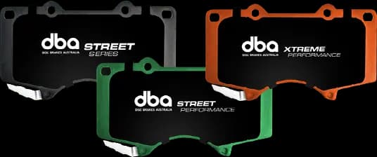Comparaison de séries de plaquettes de frein DBA montrant les options Street, Street Performance et Xtreme Performance
