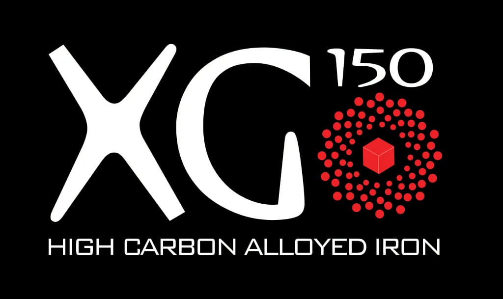 Logo DBA XG-150 avec cube rouge entouré d'un motif circulaire de points rouges représentant la formulation avancée de fonte